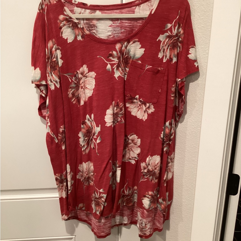 Maurices Red Floral Short Sleeve Tunic
